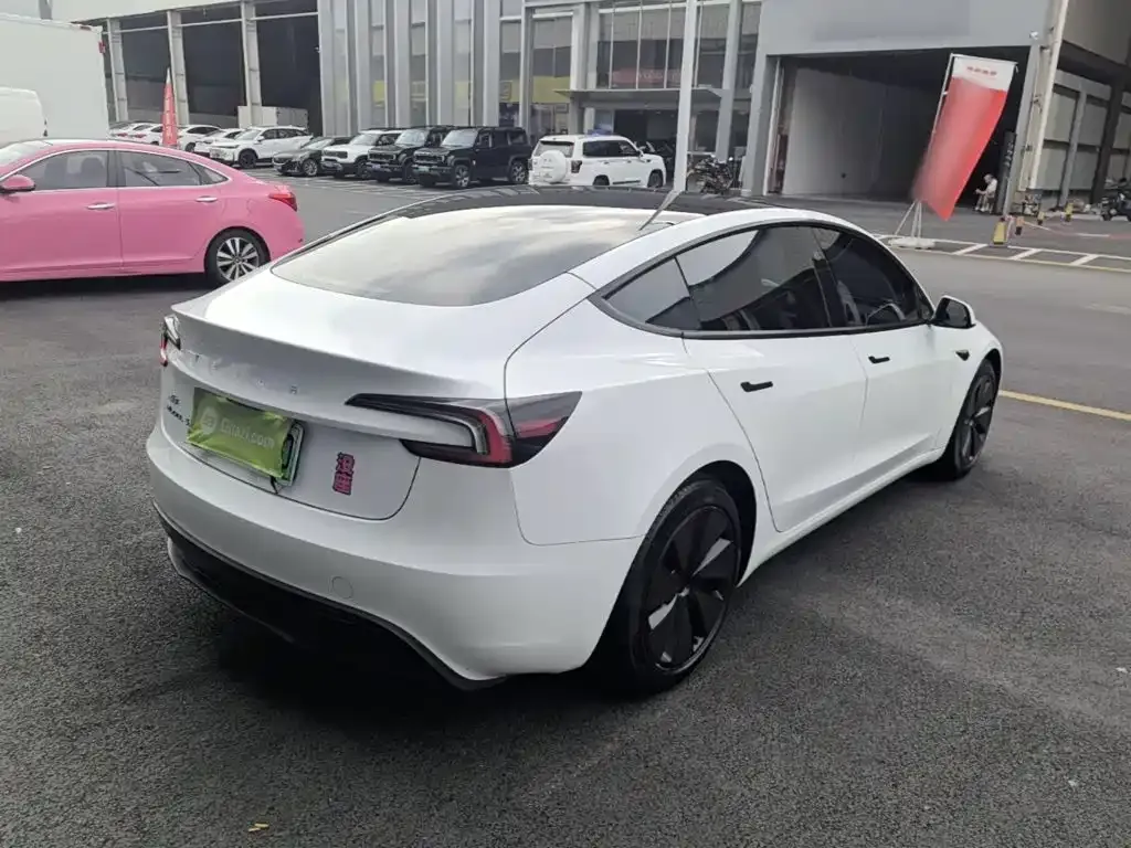 Tesla Model 3 — фото 6