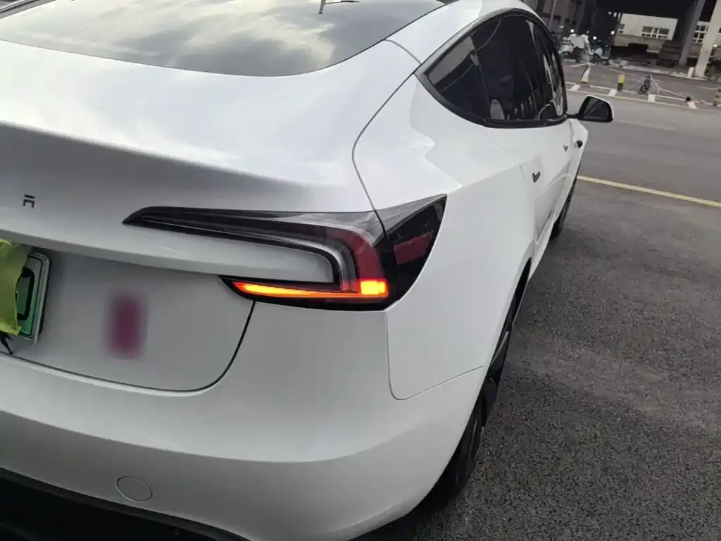 Tesla Model 3 — фото 4
