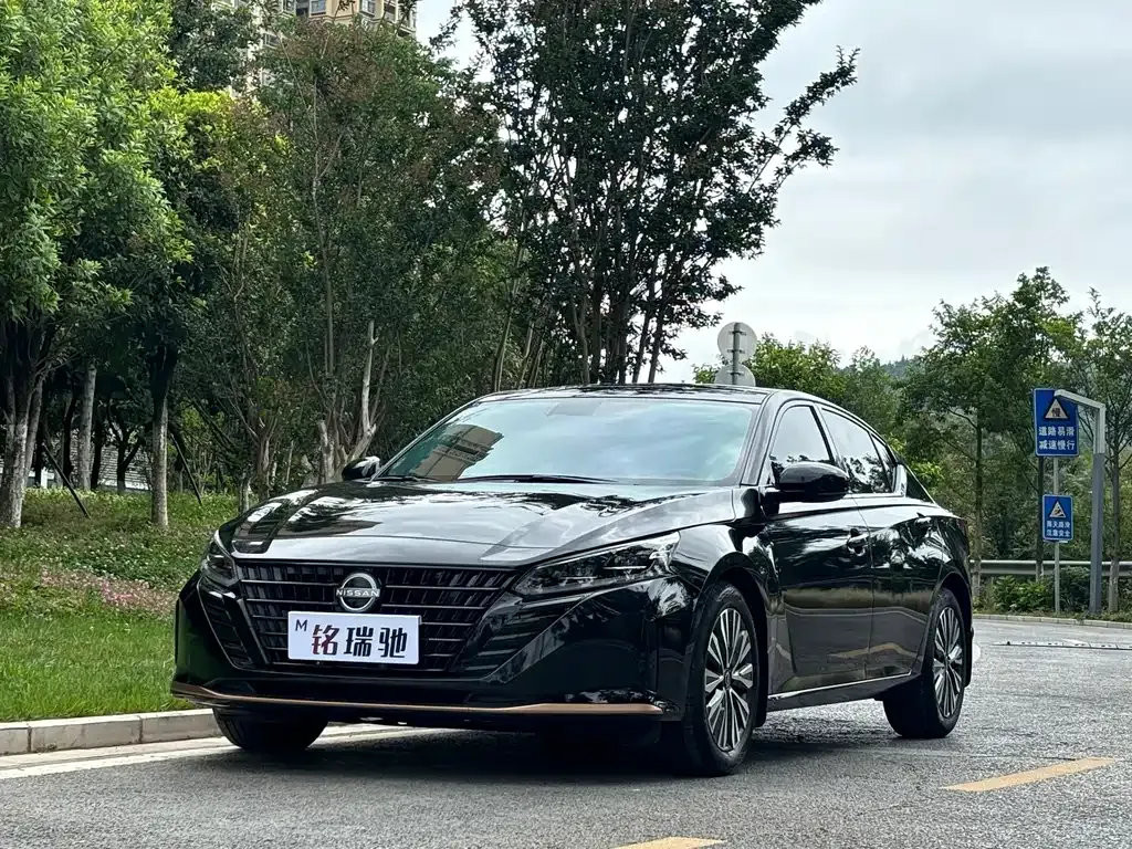 Nissan Teana — фото 1