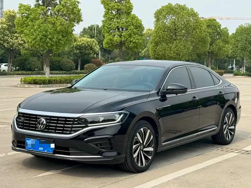 Volkswagen Passat — фото 1