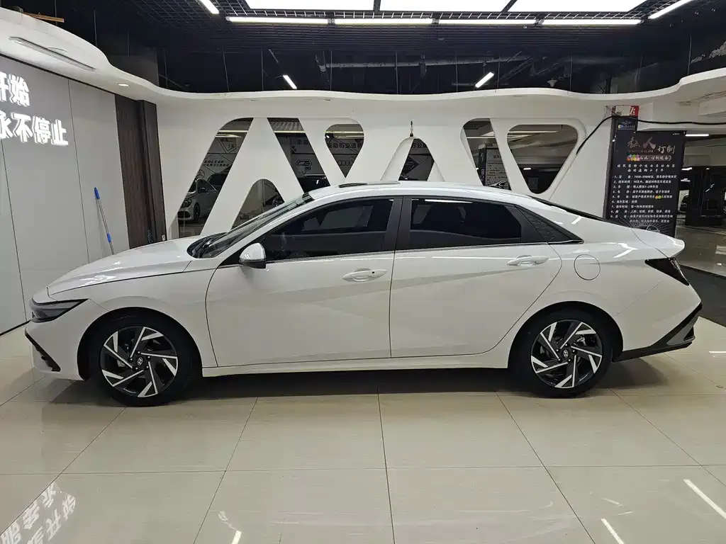 Hyundai Elantra — фото 6