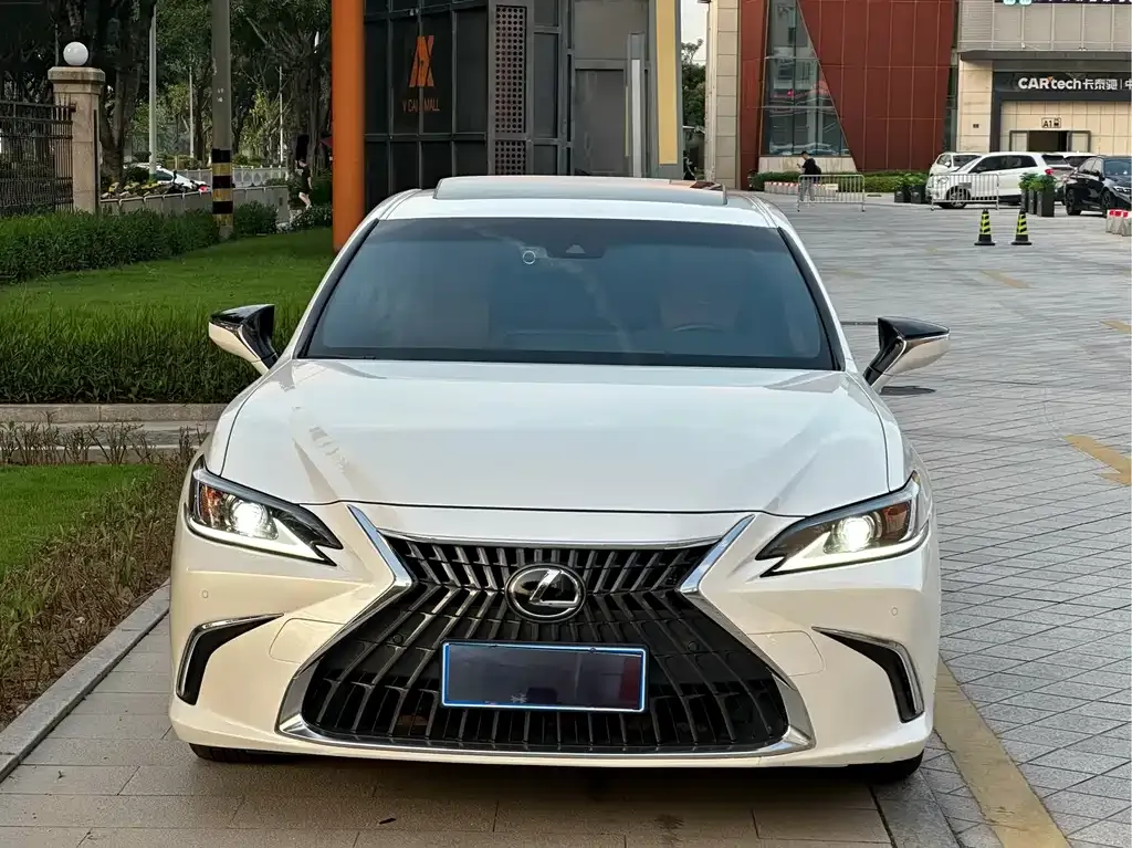 Lexus ES — фото 10
