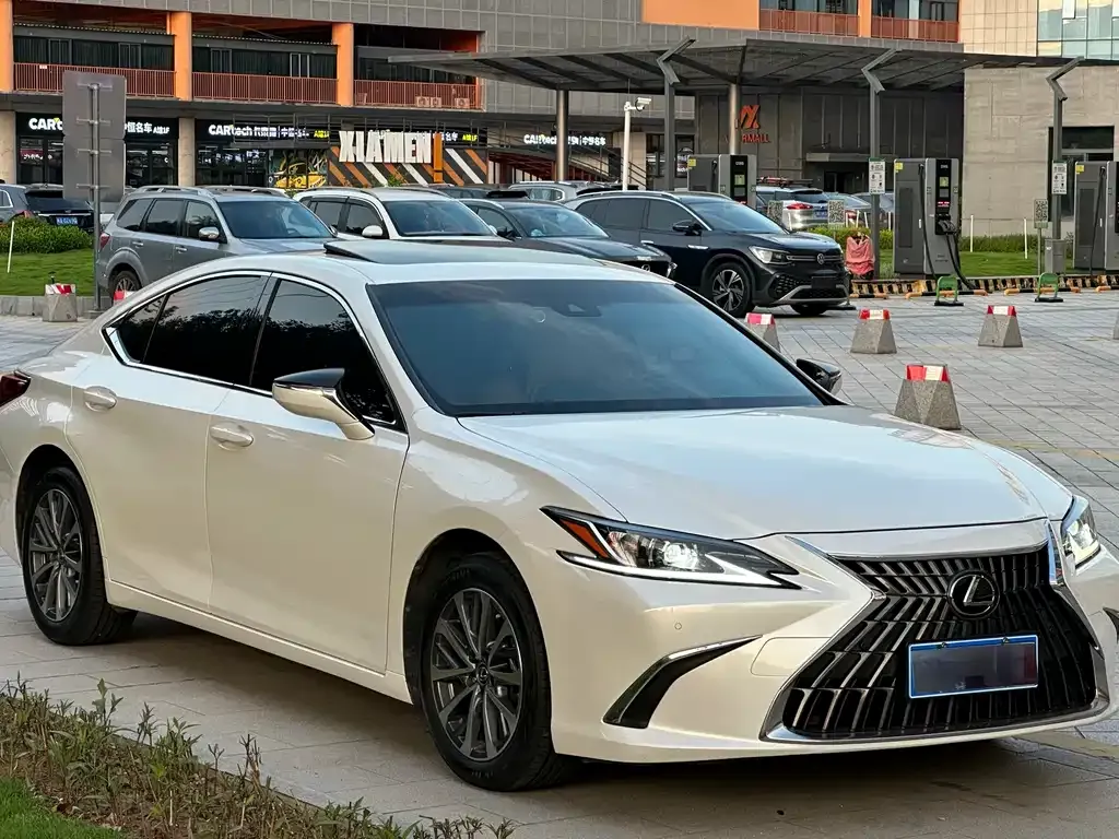 Lexus ES — фото 9