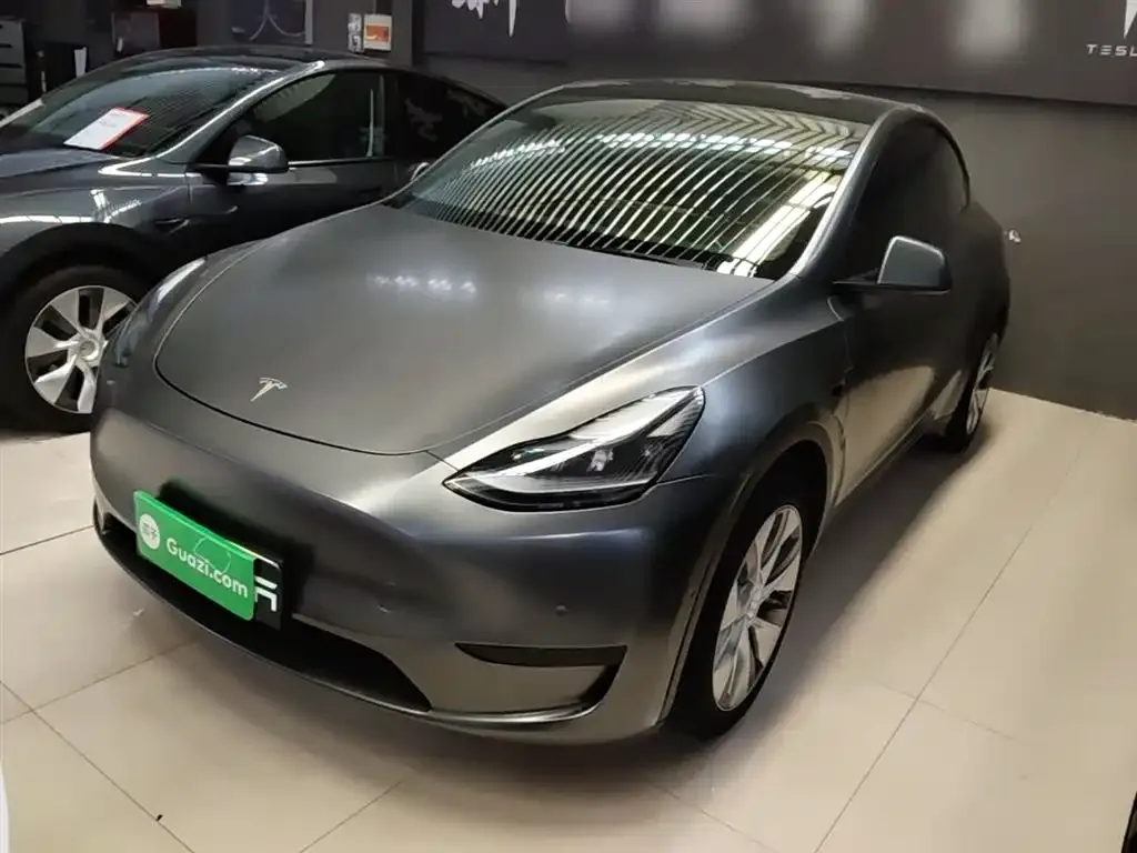 Tesla Model Y — фото 1