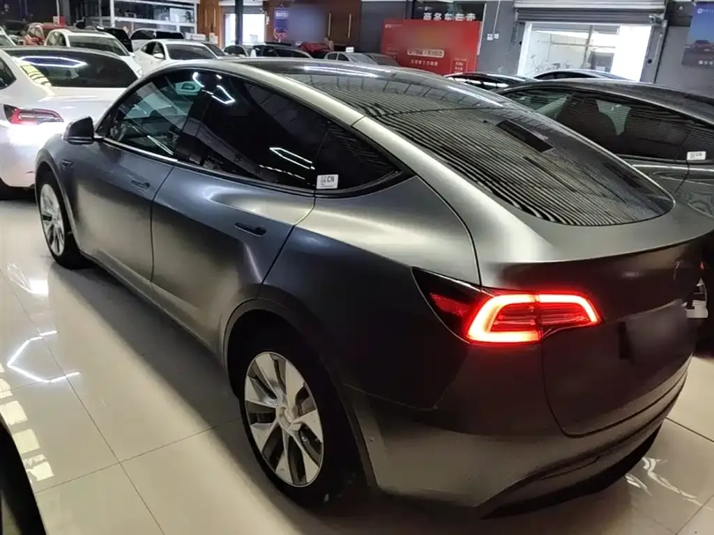 Tesla Model Y — фото 10