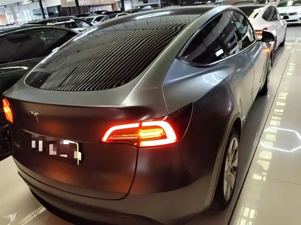 Tesla Model Y — фото 9