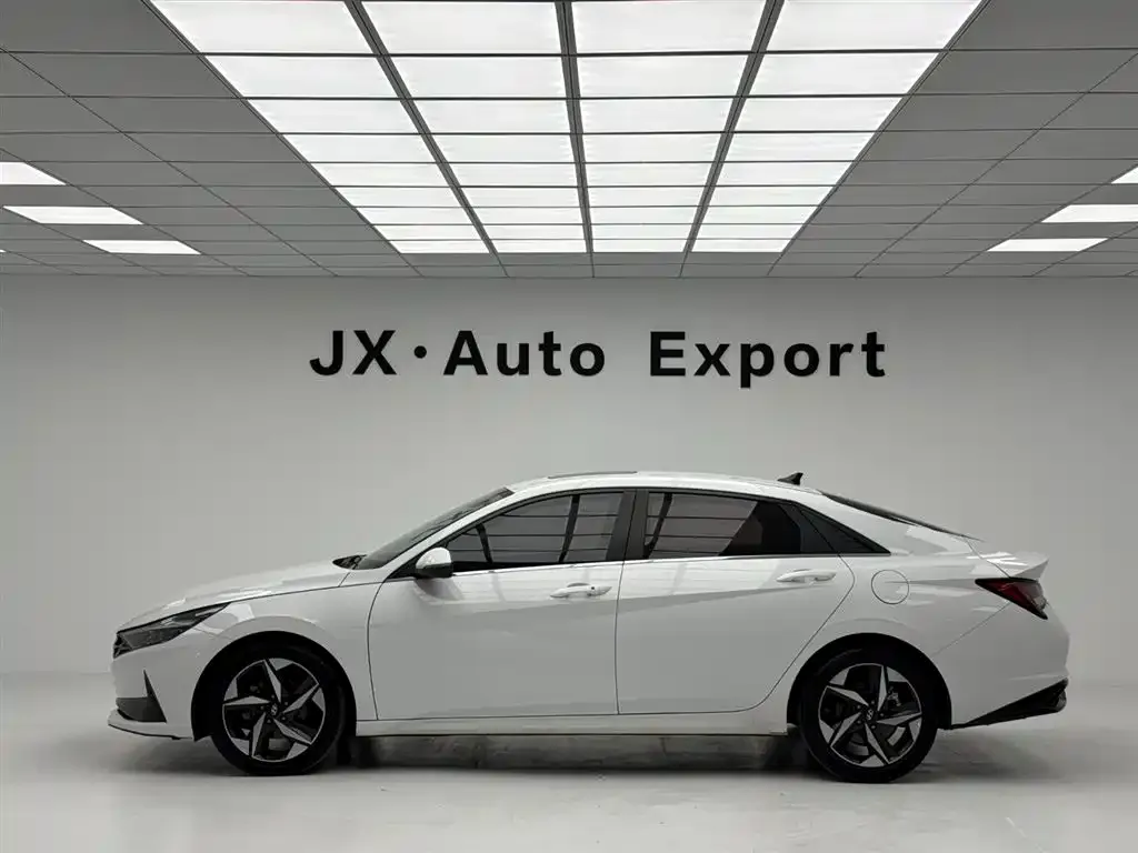 Hyundai Elantra — фото 3