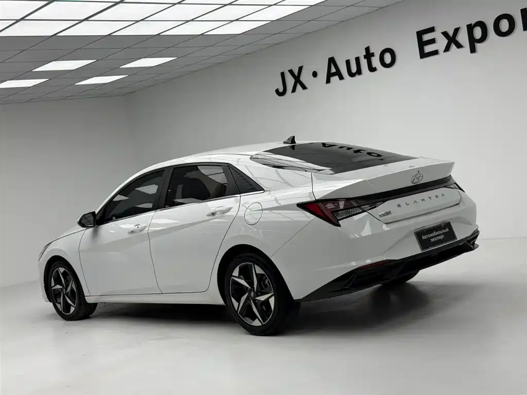 Hyundai Elantra — фото 6