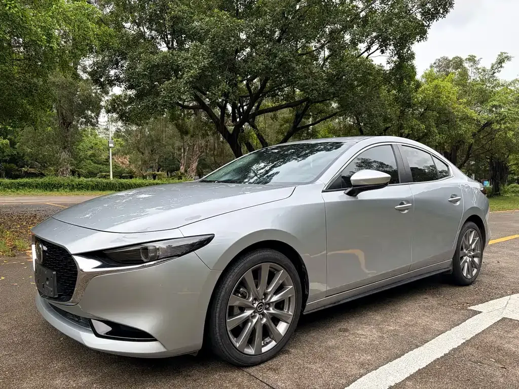 Mazda 3 Axela — фото 1