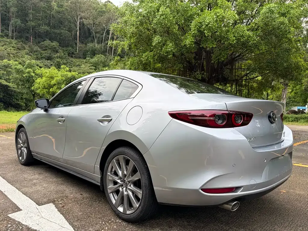 Mazda 3 Axela — фото 9