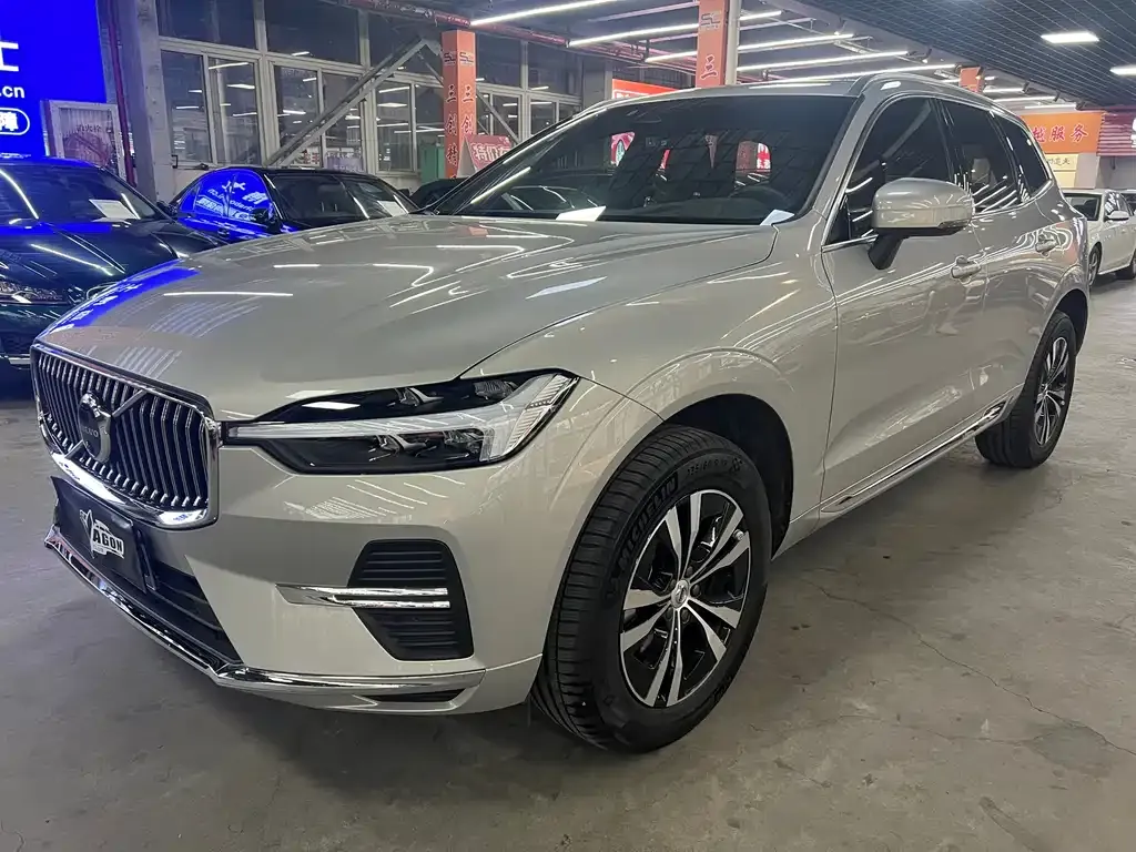 Volvo XC60 — фото 1