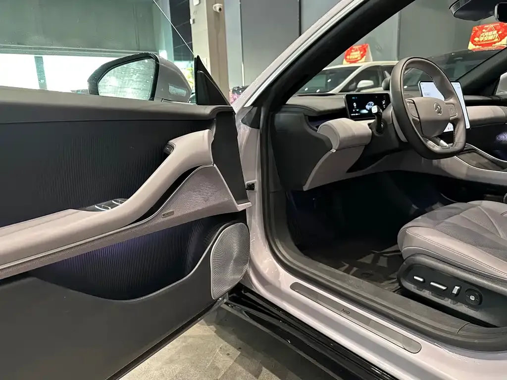 NIO ET5T — фото 5