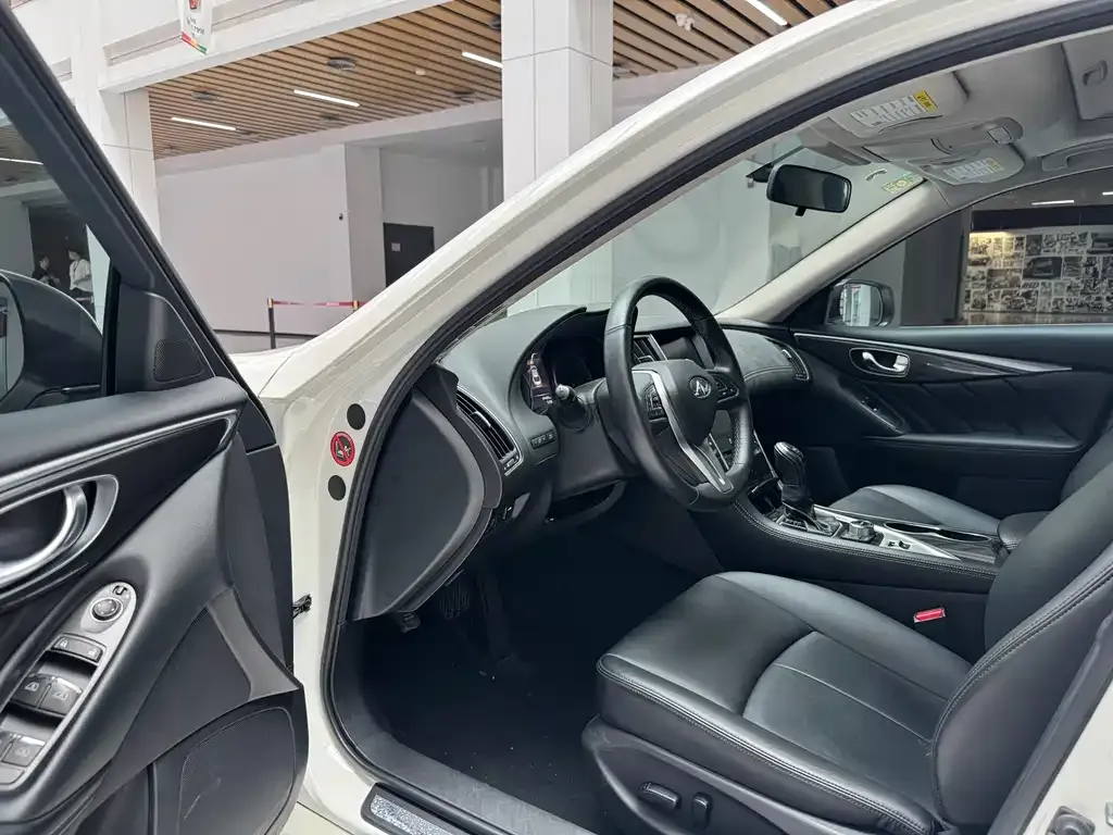 Infiniti Q50L 2023 из CN, фото 7