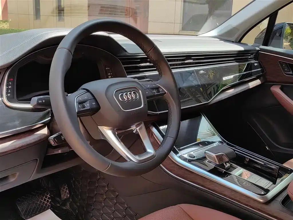Audi Q7 — фото 4