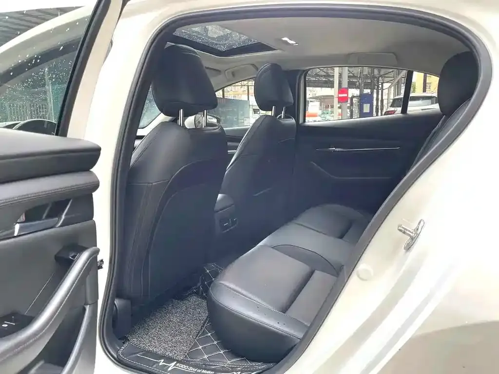 Mazda 3 Axela 2021 из CN, фото 2