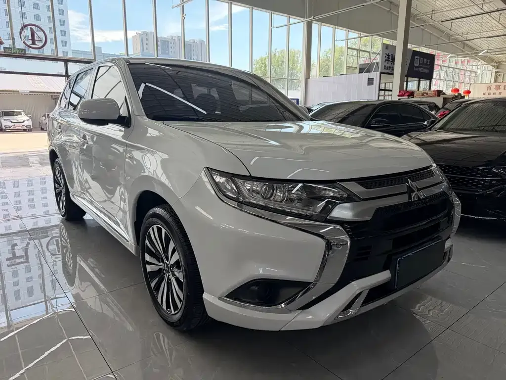 Mitsubishi Outlander 2022 из CN, фото 7