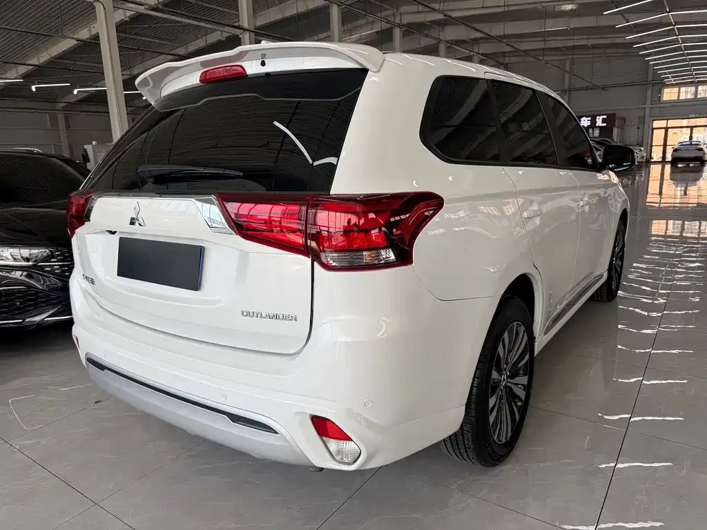 Mitsubishi Outlander 2022 из CN, фото 5