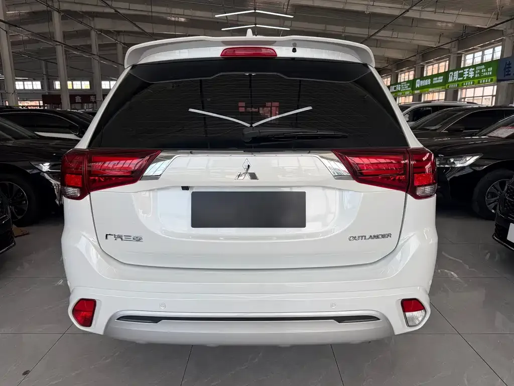 Mitsubishi Outlander 2022 из CN, фото 9