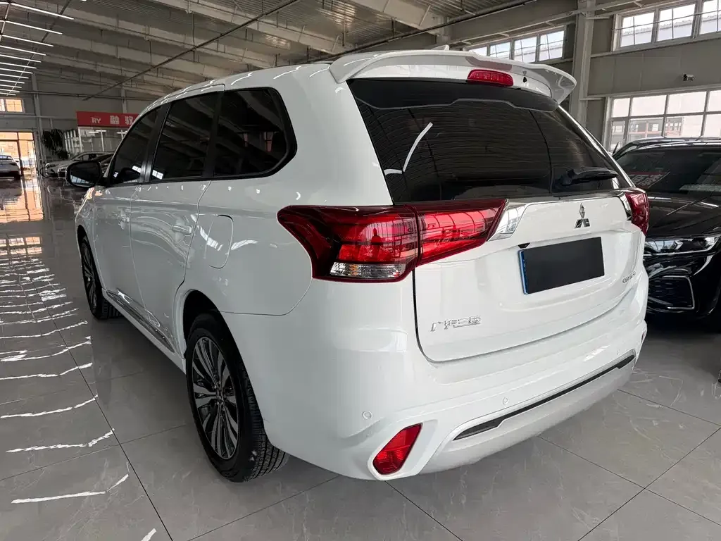Mitsubishi Outlander 2022 из CN, фото 3
