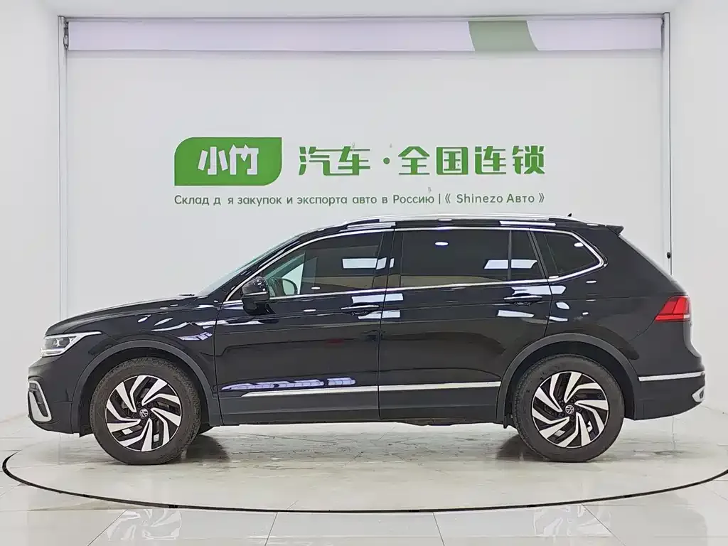 Volkswagen Tiguan L — фото 10