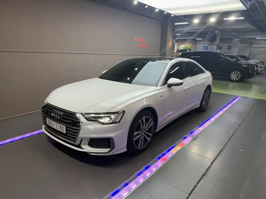 Audi A6 — фото 1