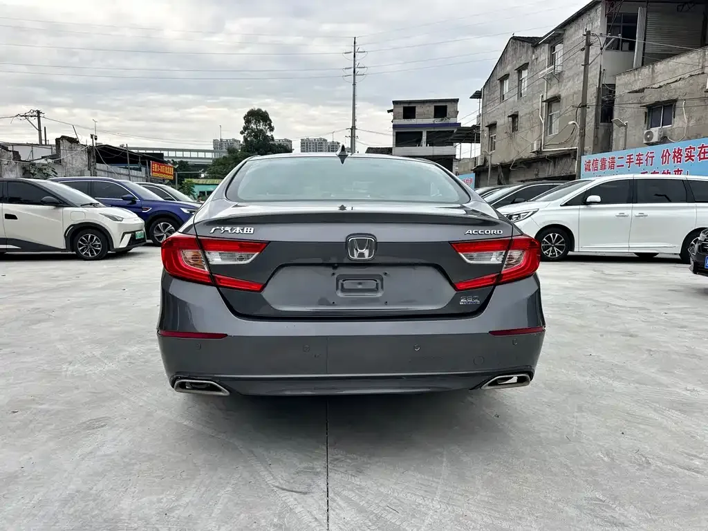 Honda Accord — фото 7