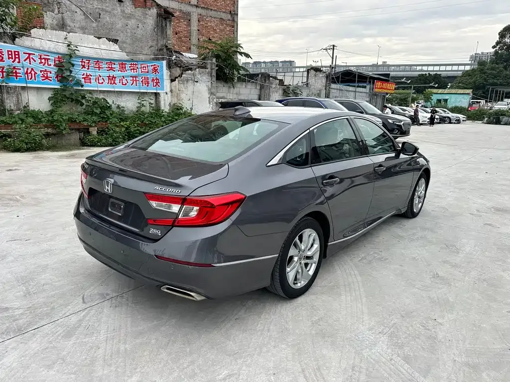 Honda Accord — фото 10