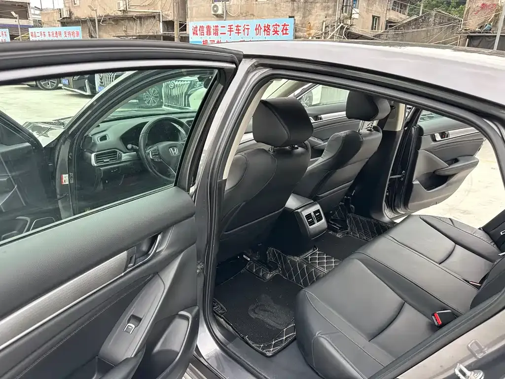 Honda Accord — фото 9