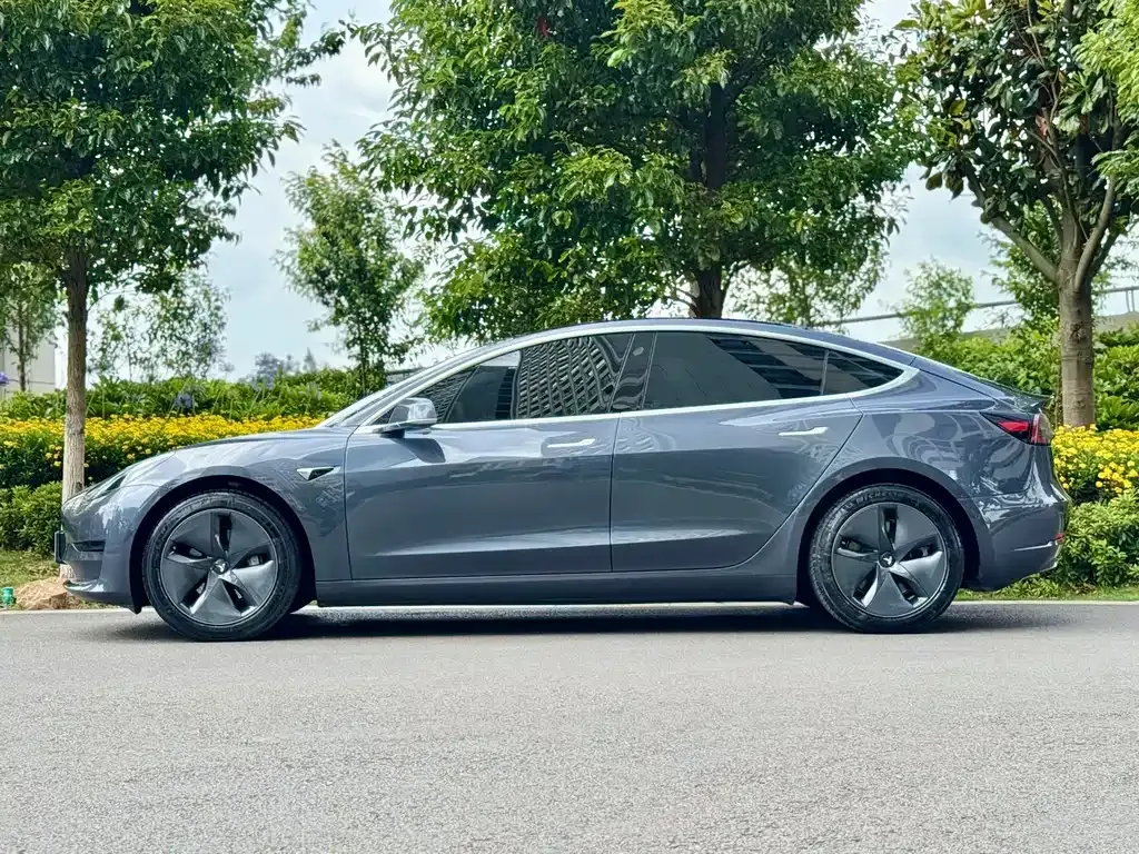Tesla Model 3 — фото 9