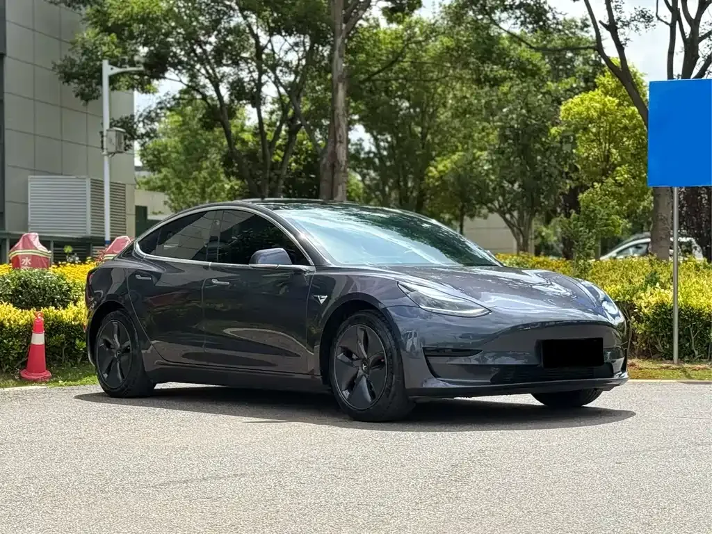 Tesla Model 3 — фото 6