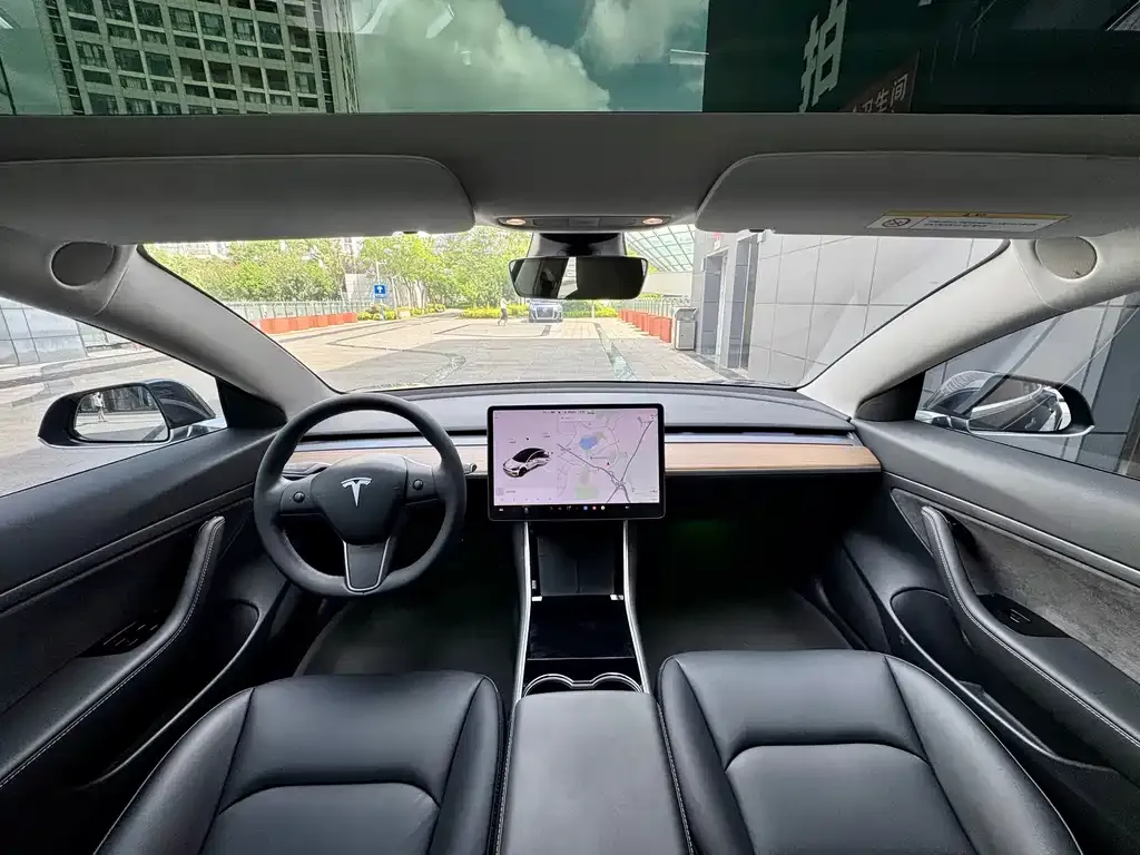 Tesla Model 3 — фото 3