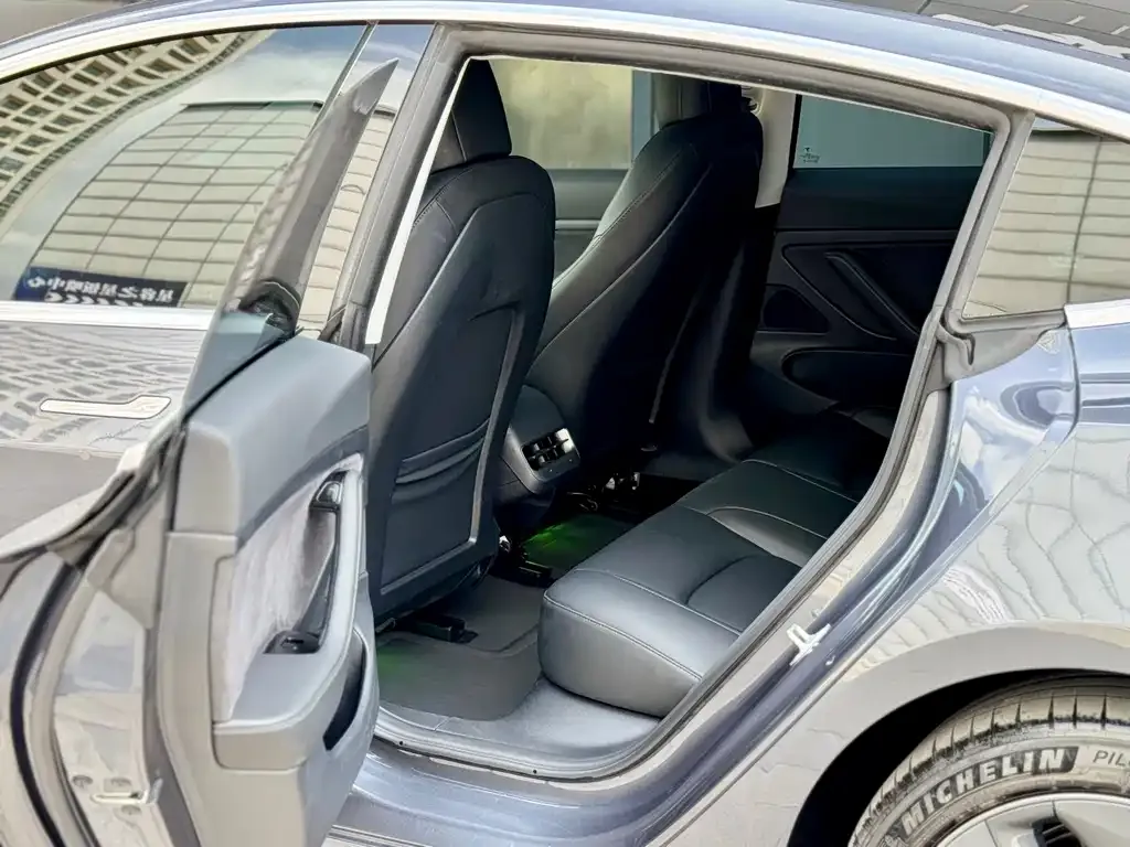 Tesla Model 3 — фото 4