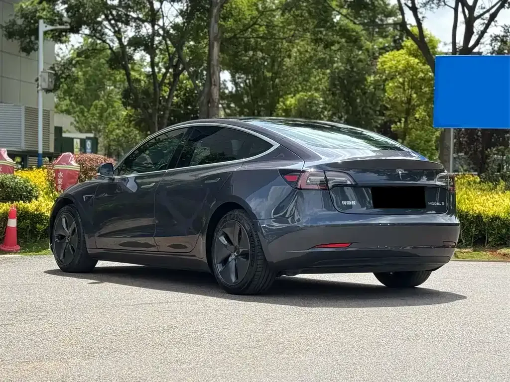 Tesla Model 3 — фото 10