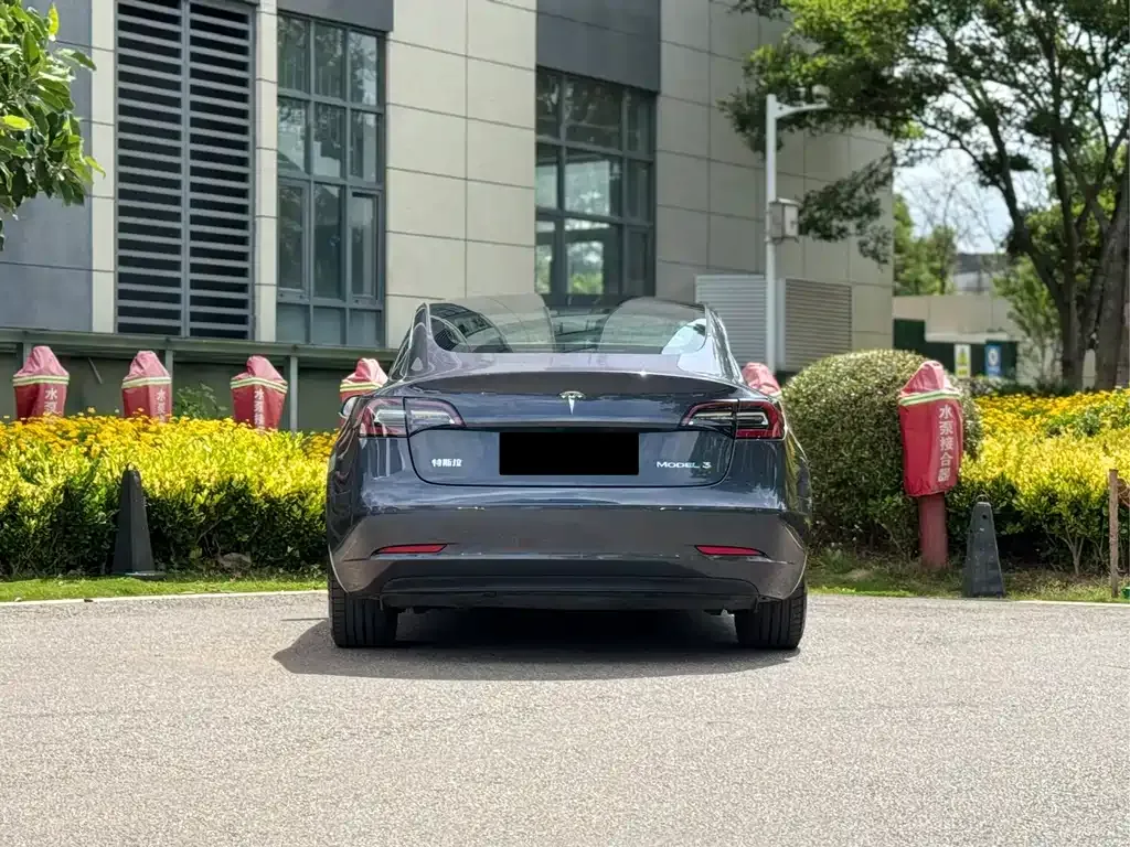Tesla Model 3 — фото 7
