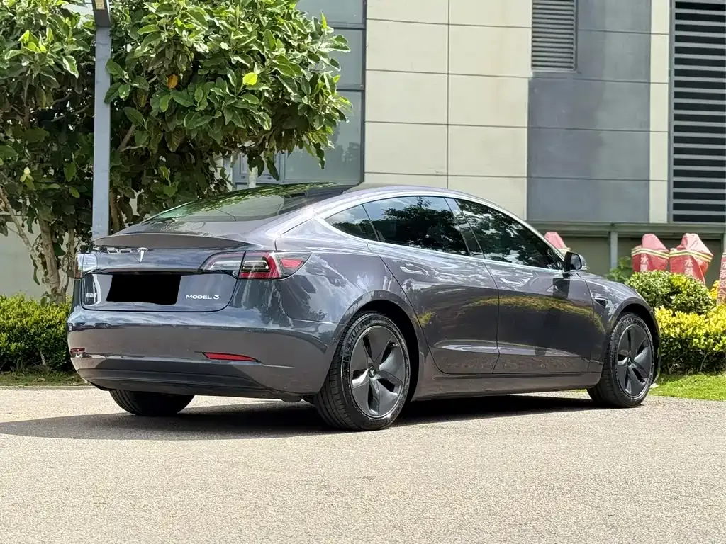 Tesla Model 3 — фото 5
