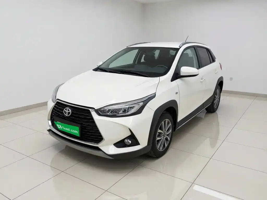 Toyota Yaris L — фото 1