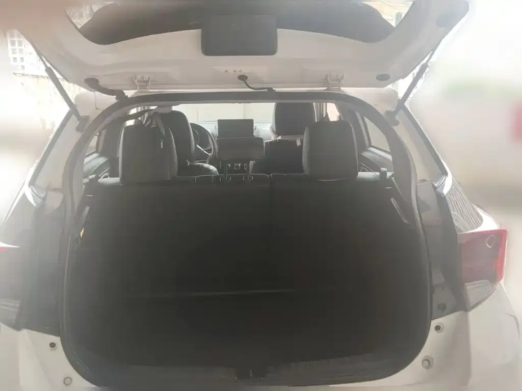 Toyota Yaris L — фото 10