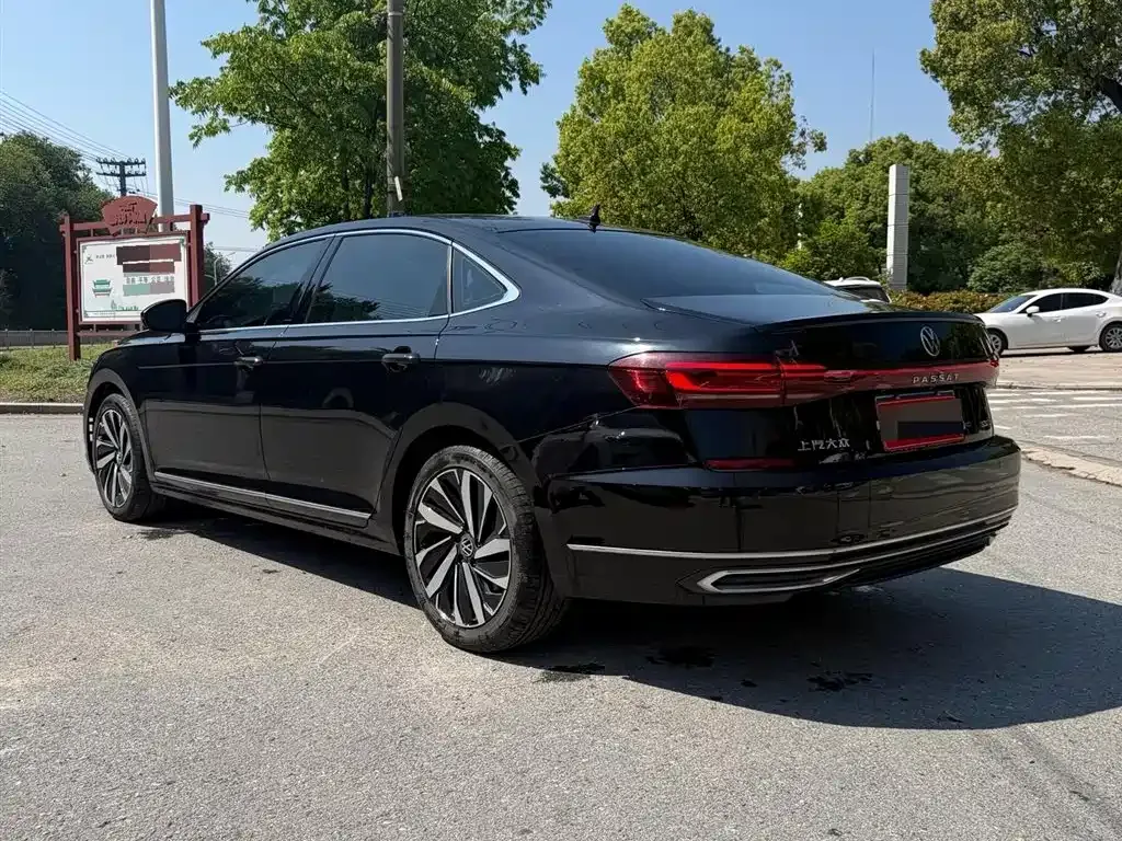Volkswagen Passat — фото 7
