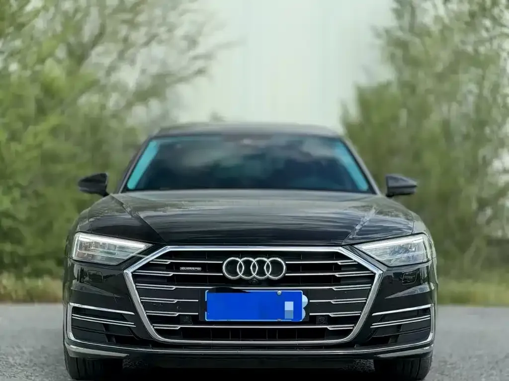 Audi A8 — фото 2