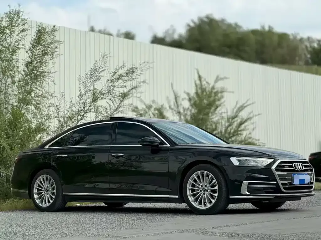 Audi A8 — фото 6