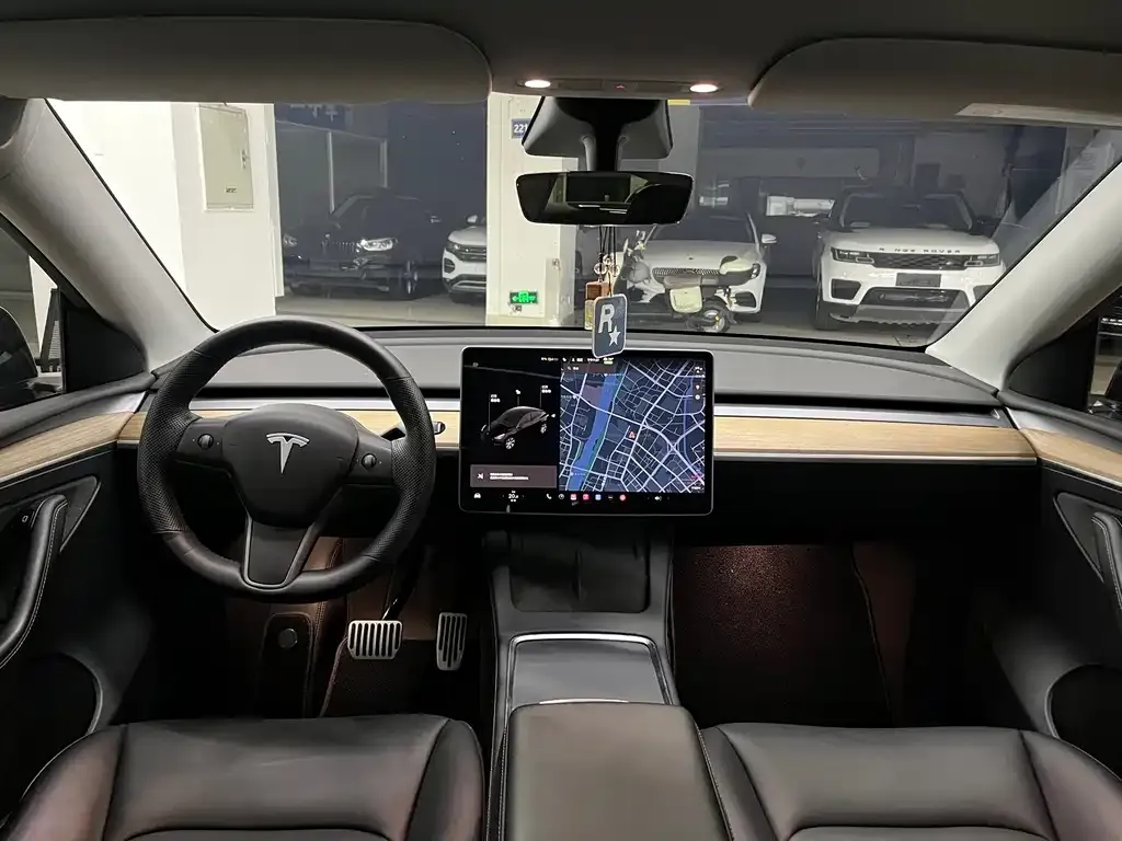 Tesla Model Y — фото 2