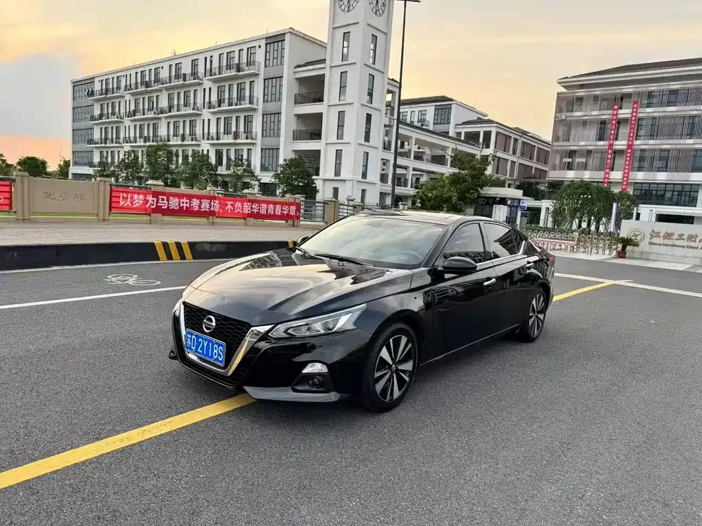 Nissan Teana — фото 1