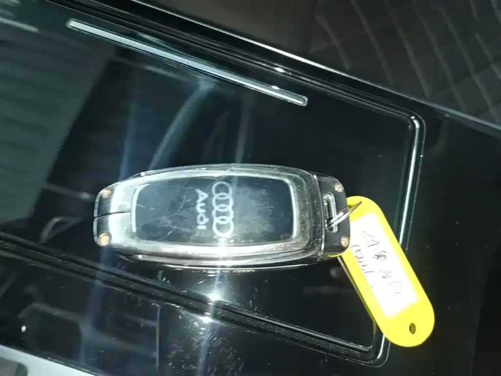 Audi A8 2024 из CN, фото 3