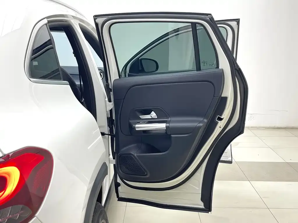 Mercedes-Benz GLA — фото 8
