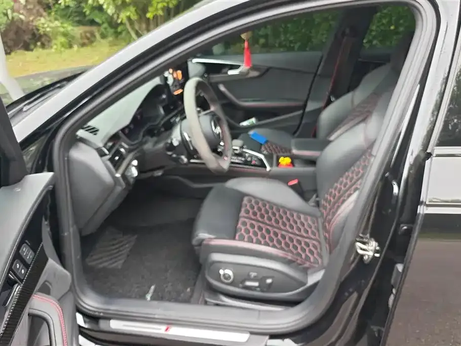 Audi RS 4 2023 из CN, фото 6