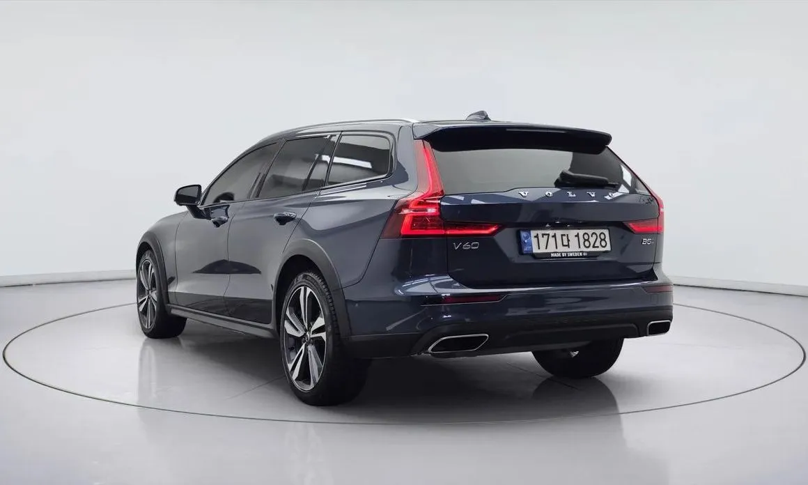 Volvo V60 2021 из KR, фото 4