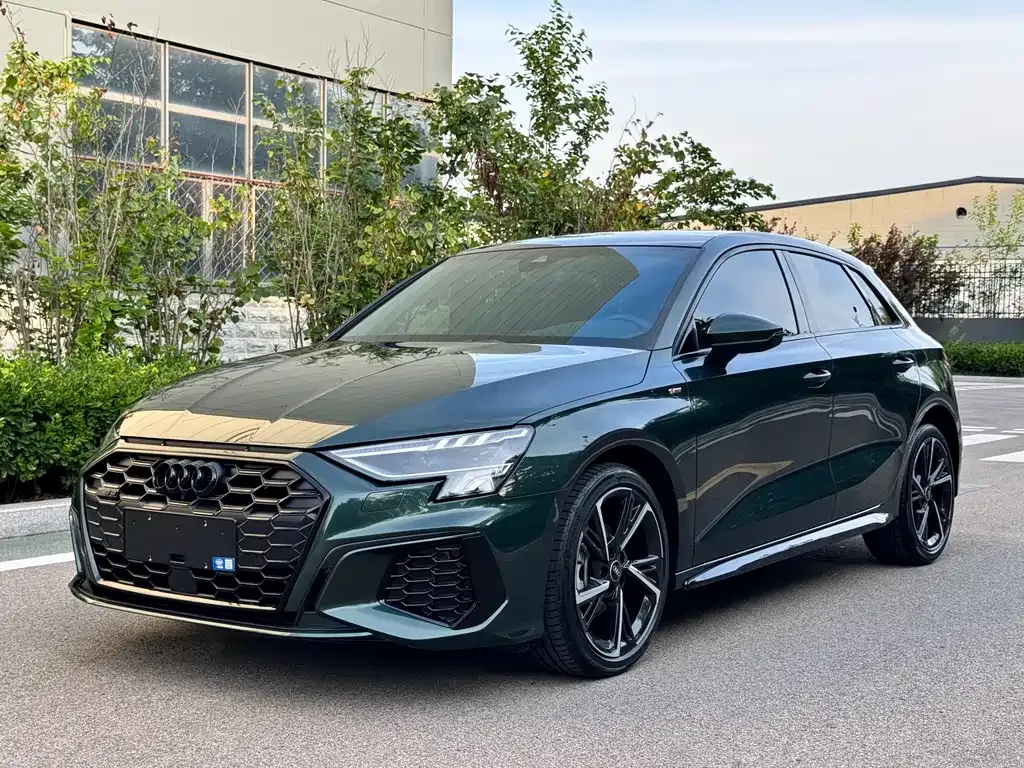 Audi A3 — фото 1