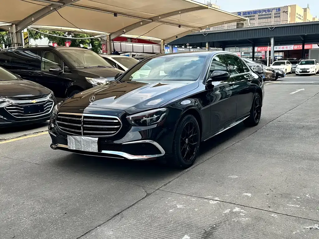 Mercedes-Benz E-Class — фото 1