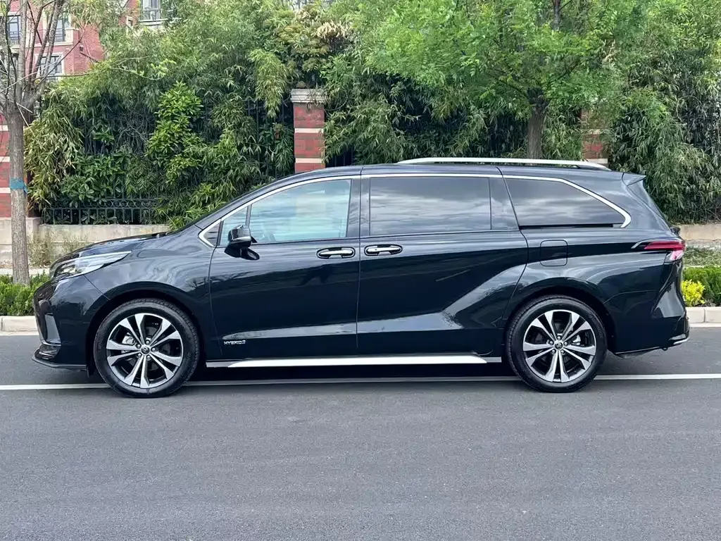 Toyota Granvia — фото 3