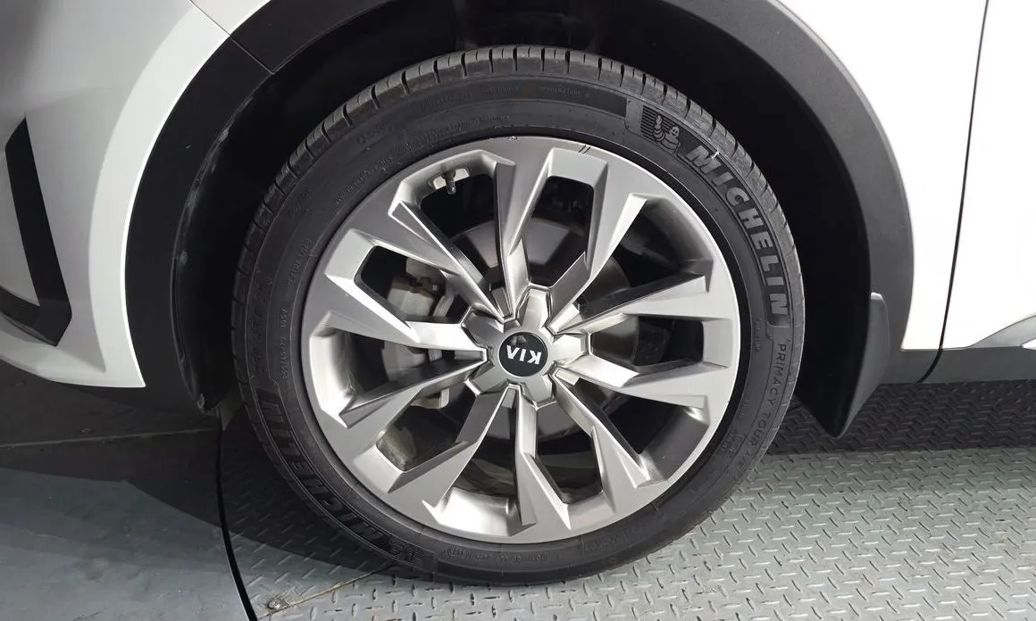 Kia Sorento — фото 8